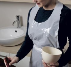 Jednorázová igelitová zástěra - 62 x 120 cm - 50 ks